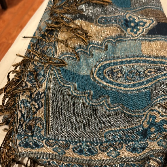 Wrap scarf new without tags blue with gold - Picture 2 of 2